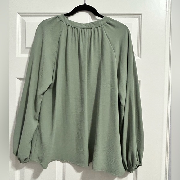 Beautiful xl blouse with puff sleeves ❤️ - Picture 5 of 5